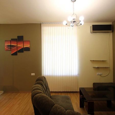 Studio With Balcony On Sayat Nova Avenue Erévan Extérieur photo