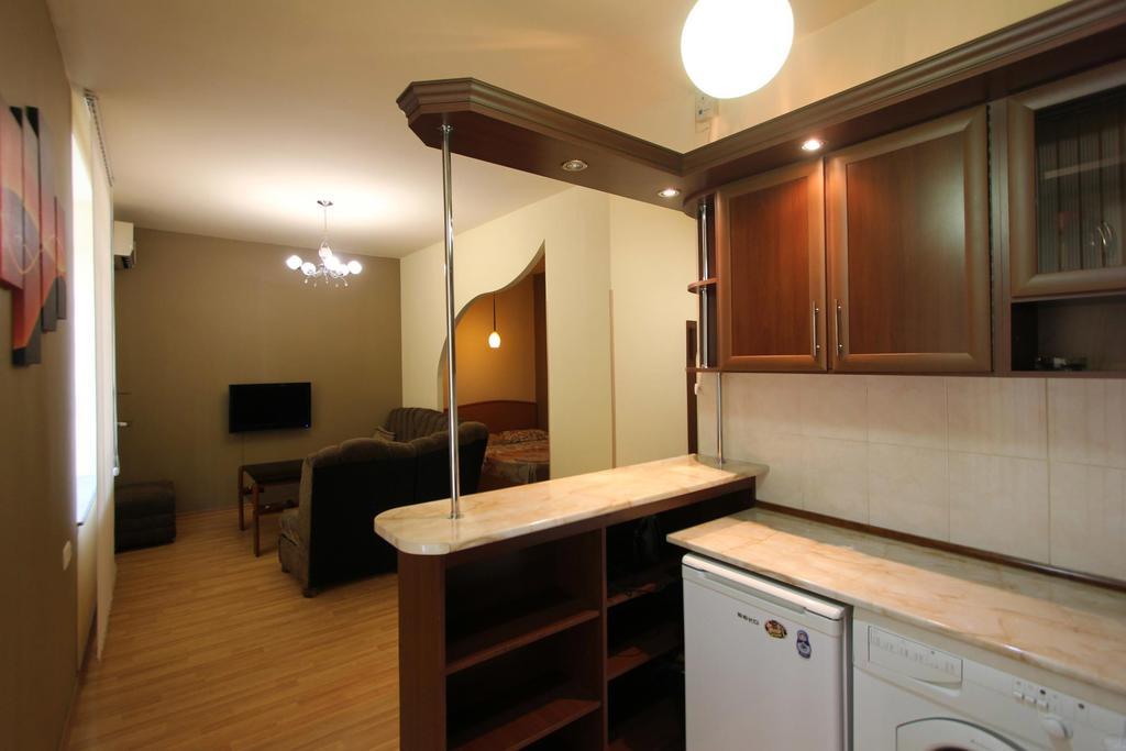 Studio With Balcony On Sayat Nova Avenue Erévan Extérieur photo